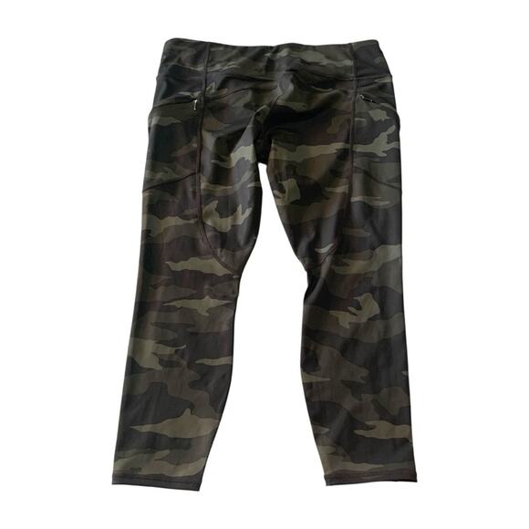 Athleta women's size large petite Green Camouflage Capri leggings - Picture 2 of 10